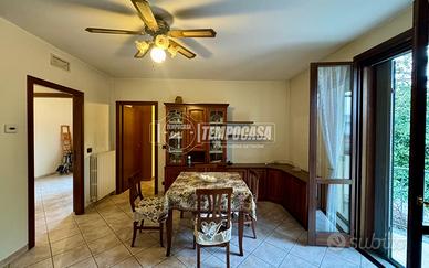 Trilocale al primo piano con garage