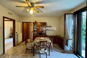 Trilocale al primo piano con garage