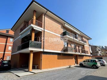 LUMINOSO QUADRILOCALE TRIPLA ESPOSIONE CON BOX AUT