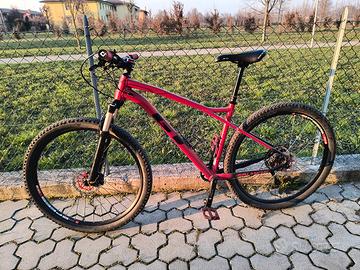 MTB 29" GT AVALANCHE con pezzi nuovi