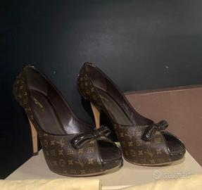 Luois Vuitton Décolleté Monogram Peep Toe