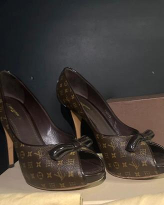 Luois Vuitton Décolleté Monogram Peep Toe