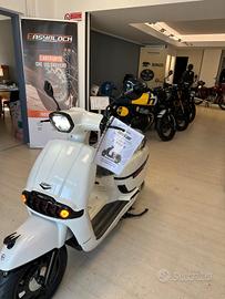 KEEWAY Sixties 300i VICTORIA