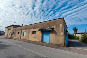 Piccolo capannone zona centrale a Casarsa