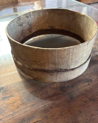 Antico setaccio da cucina in legno
