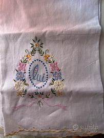 Asciugamani ricamati