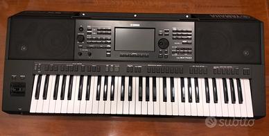 Pianola professionale Yamaha PSR-SX700