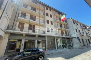 LOCALE COMMERCIALE NELLA CENTRALISSIMA VIA EDUC
