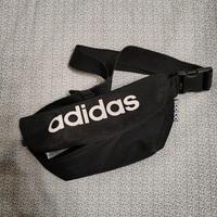 Titolo:
Marsupio Adidas nero con logo bianco – ori