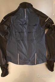 Giacca leggera con capuccio per attività outdoor