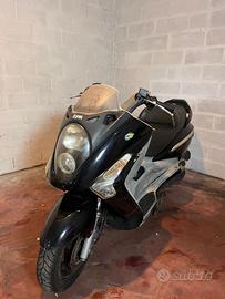 2 scooter Piaggio x9 300cc e Sym joymax 250cc