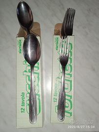 Set da 12+12 di forchette e cucchiai.