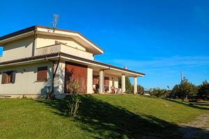 Splendida Villa Unifamiliare immersa nella natura