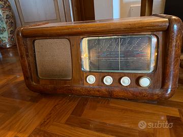 Radio d’ epoca a valvole