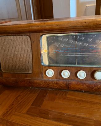 Radio d’ epoca a valvole