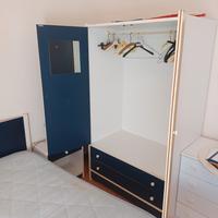 Arredamento camera Blu e rosso