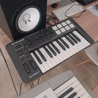 Controller M Audio Oxygen 25