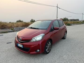 Toyota Yaris 1.3 99 5p Lounge (2012) Full Optional