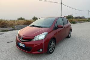 Toyota Yaris 1.3 99 5p Lounge (2012) Full Optional