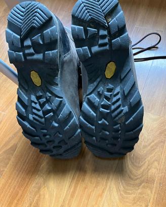 Scarpone trekking donna