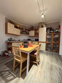 Tavolo Ikea con 4 sedie