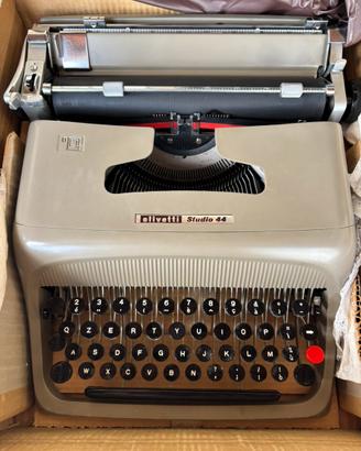 Macchina da scrivere Olivetti