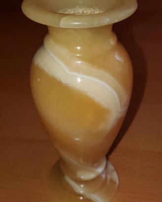 Vaso in onice giallo e bianco
