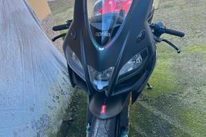 Aprilia RSV4 Factory