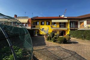 BIFAMILIARE A BRUINO