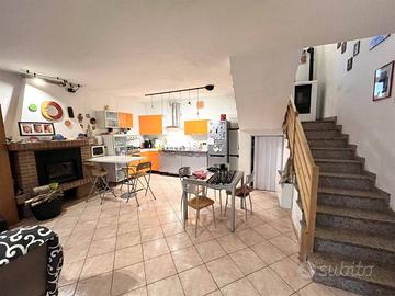 Casa indipendente di 361 m² con più di 5 locali e 
