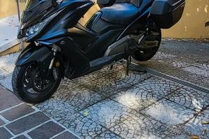 Kymco AK 550 con borse da viaggio come nuovo