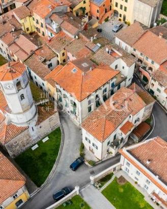 Appartamento di 157 m² con più di 5 locali a Lucca