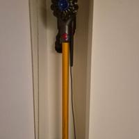 Dyson V8