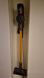 Dyson V8