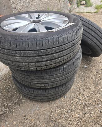 Pneumatico comprensivo di cerchio in Lega 