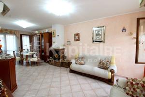 Villa di 130 m² con 5 locali e box auto a Granarol