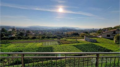 Bifamiliare con giardino e vista mare