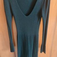 Vestito invernale nero con  polsini plissettati 