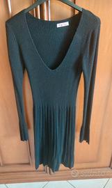 Vestito invernale nero con  polsini plissettati 