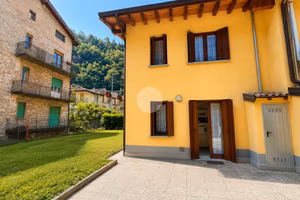 VILLA A SCHIERA D'ANGOLO A BRENO