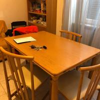 Tavolo da pranzo in frassino con 4 sedie