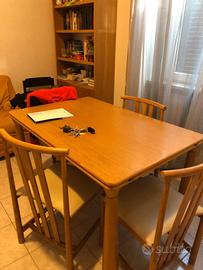 Tavolo da pranzo in frassino con 4 sedie
