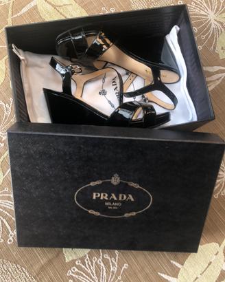 Sandali in Vernice “PRADA”