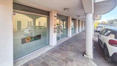 NEGOZIO A SAN MARTINO IN STRADA