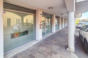 NEGOZIO A SAN MARTINO IN STRADA