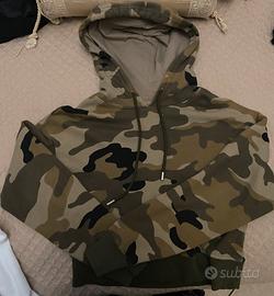 Felpa corta mimetica Bershka Tg S