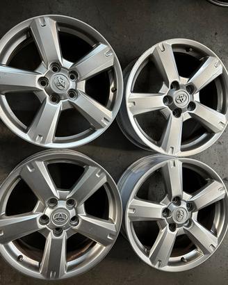 Cerchi in lega Toyota da 17
