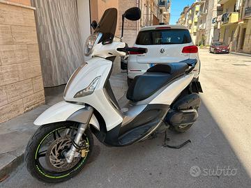 Piaggio Beverly 350 ST (2013)