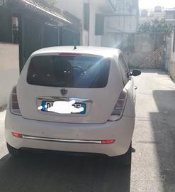 lancia y