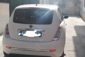 lancia y